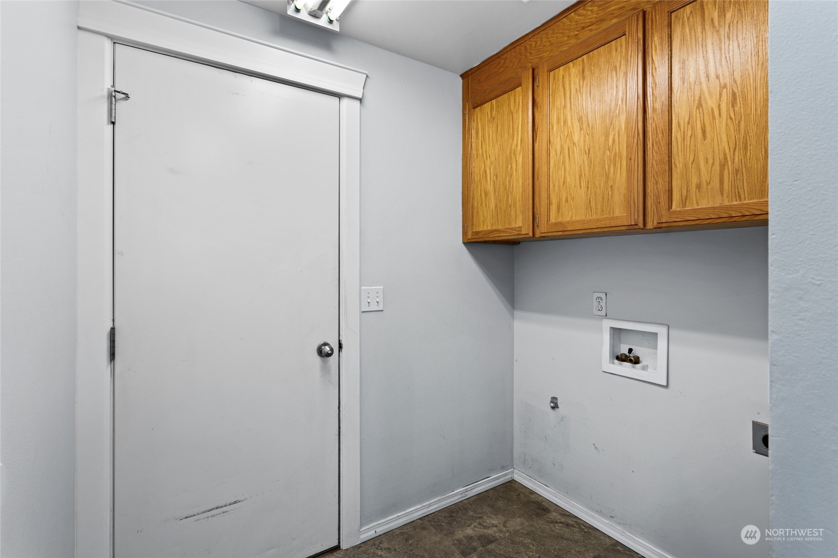6504 Crestfields Road Yakima, WA 98903 - Photo 24 of 32 a bathroom with a sink