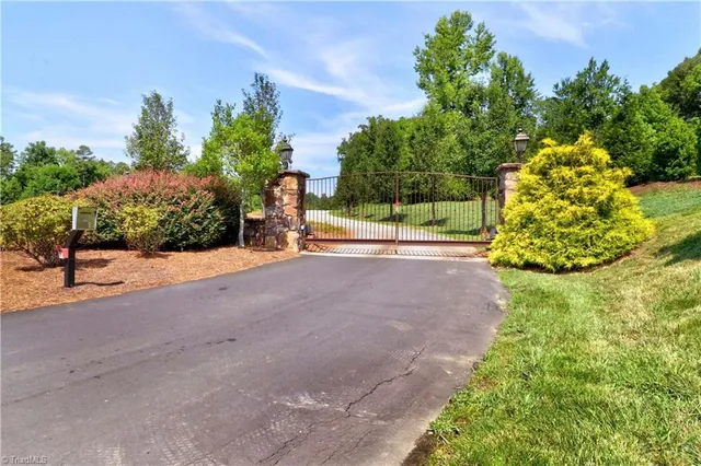 $299,900 | 2005 Sunset Pointe Drive, Salisbury, NC 28146