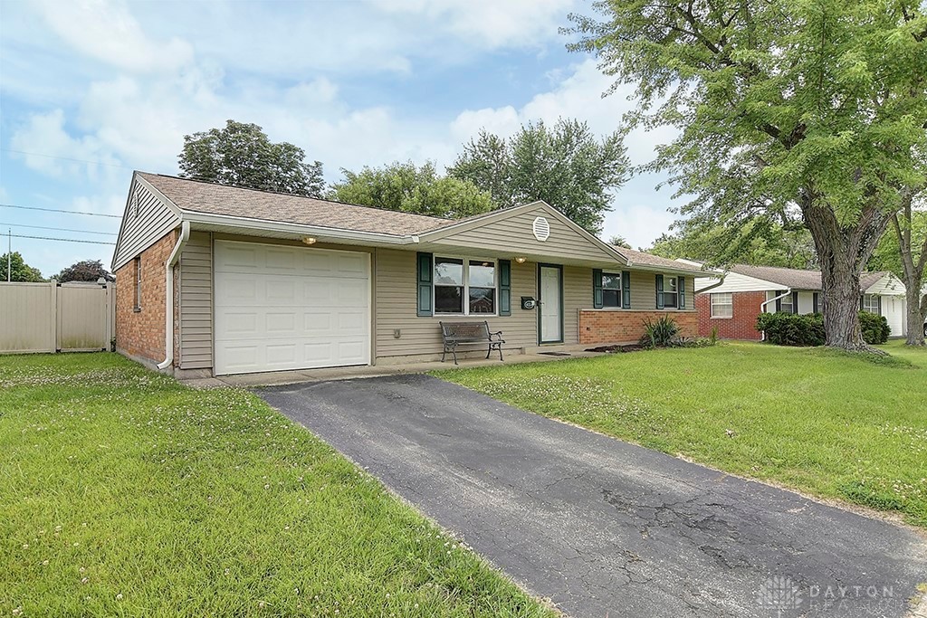 4554 Powell Road Dayton, OH 45424 - Photo 3 of 26