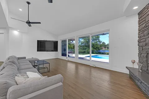 $1,200,000 | 1866 Berry Lane, Des Plaines, IL 60018