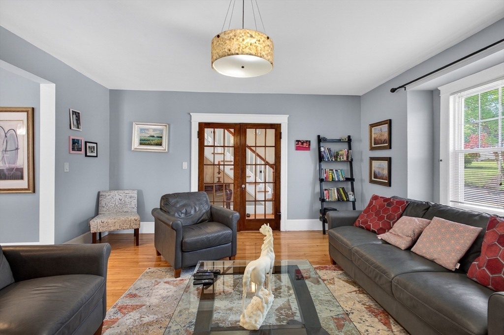 962 Pleasant Street Worcester, MA 01602 - Photo 5 of 32