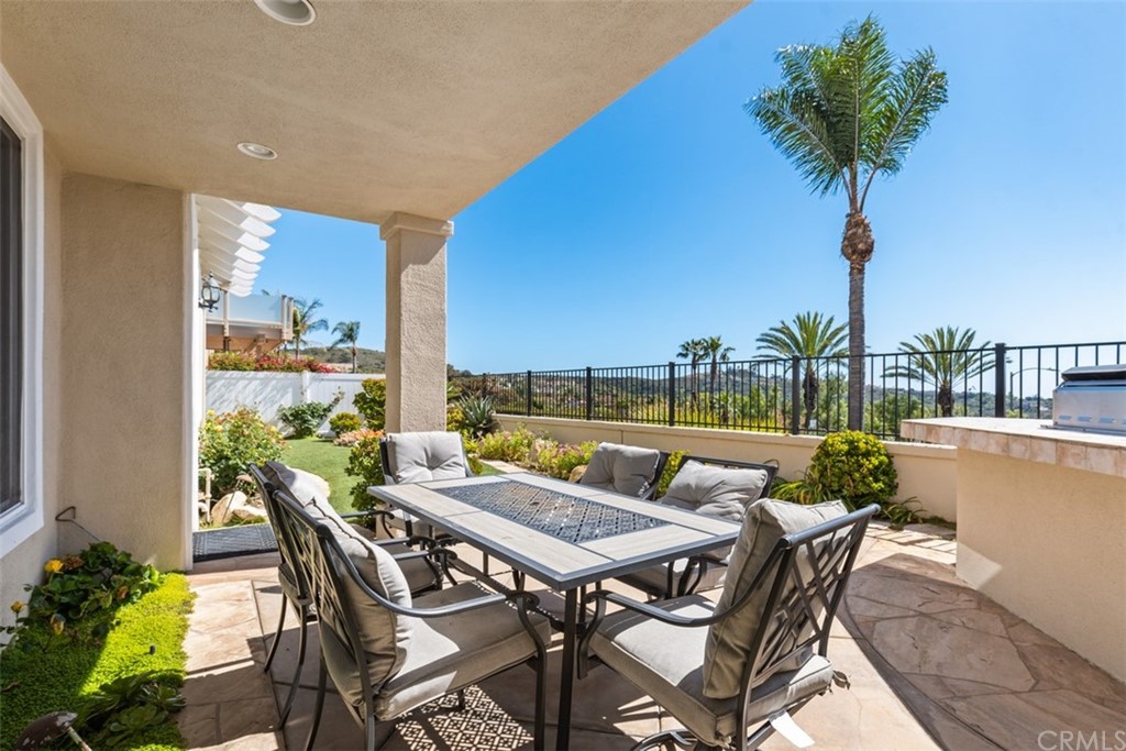 511 Avenida Ossa San Clemente, CA 92672 - Photo 33 of 49 a view of a tables and chairs in patio