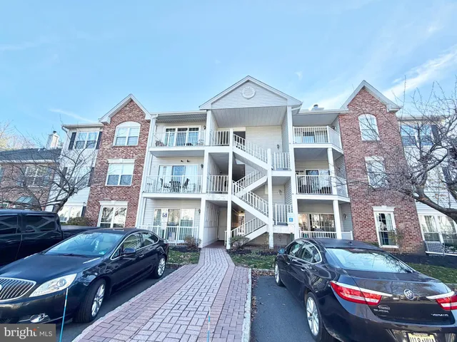 $2,150 | 82 Versailles Court, Hamilton, NJ 08619