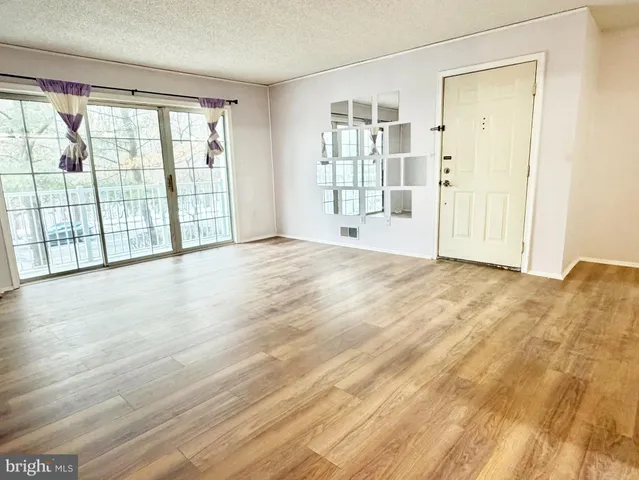 $2,150 | 82 Versailles Court, Hamilton, NJ 08619