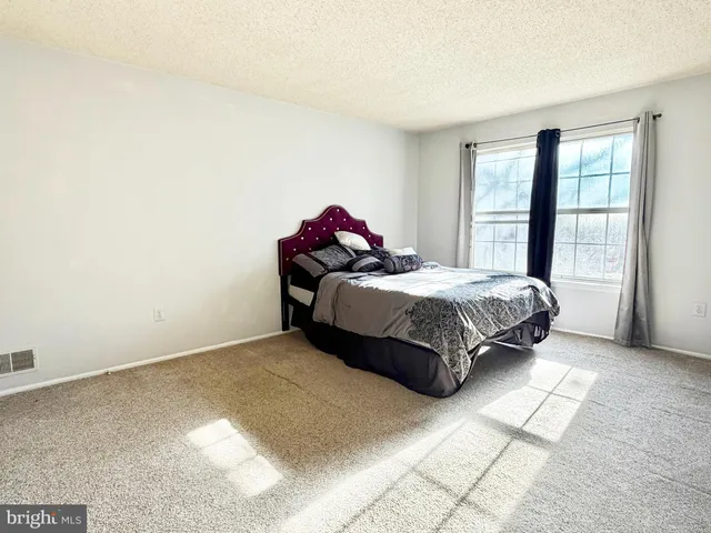 $2,150 | 82 Versailles Court, Hamilton, NJ 08619