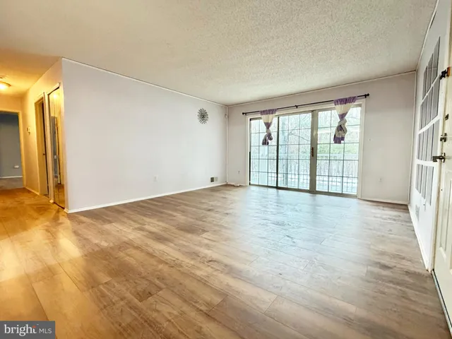 $2,150 | 82 Versailles Court, Hamilton, NJ 08619