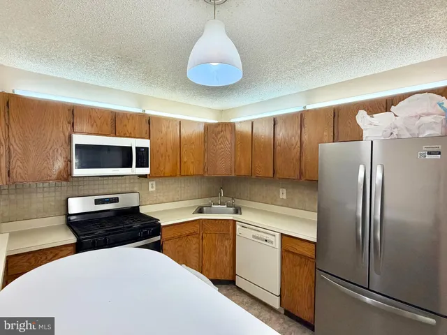 $2,150 | 82 Versailles Court, Hamilton, NJ 08619