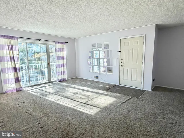 $2,150 | 82 Versailles Court, Hamilton, NJ 08619