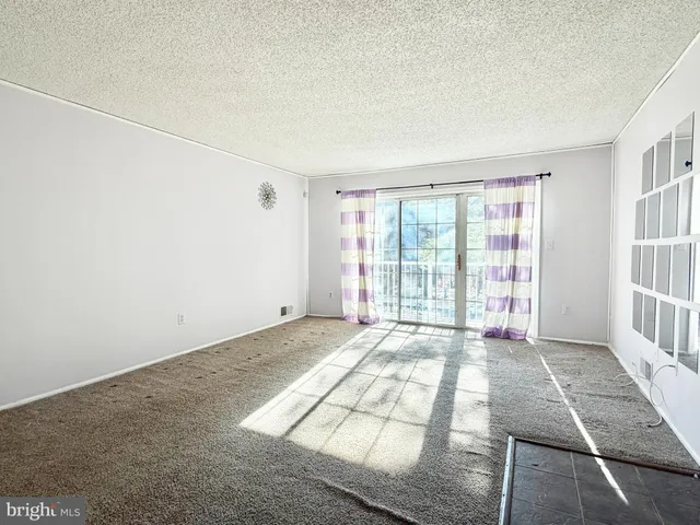 $2,150 | 82 Versailles Court, Hamilton, NJ 08619