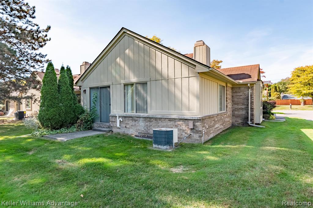 27730 Evergreen Road Lathrup Village, MI 48076 - Photo 2 of 31