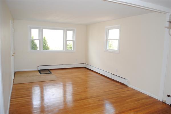 20 Plant Road Waltham, MA 02451 - Photo 4 of 10
