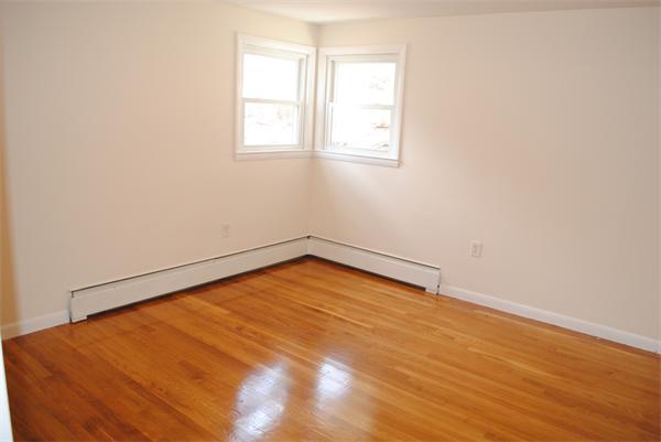 20 Plant Road Waltham, MA 02451 - Photo 6 of 10