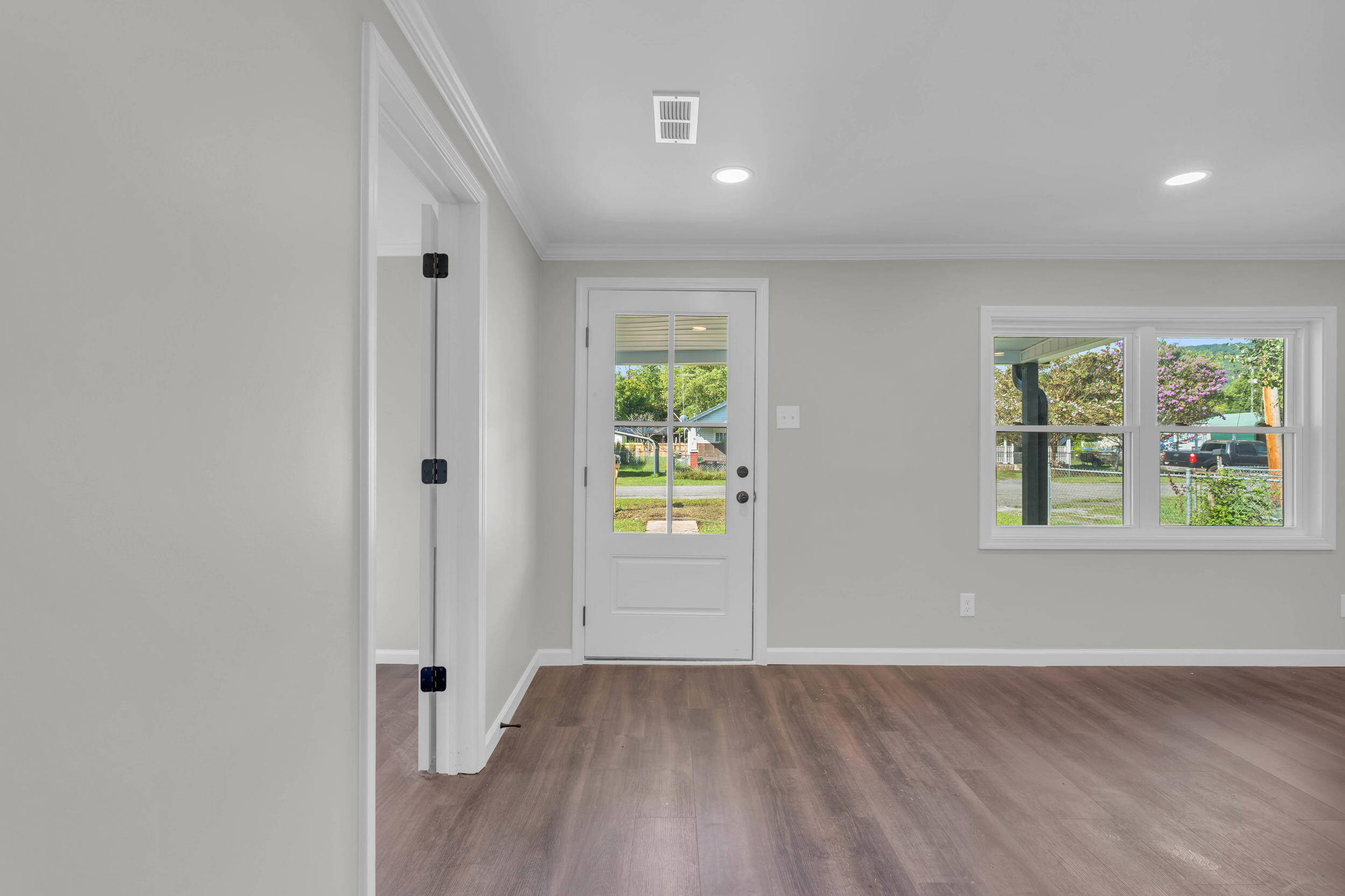 676 West Rhea Avenue Spring City, TN 37381 - Photo 6 of 28 676 w rhea ave-3