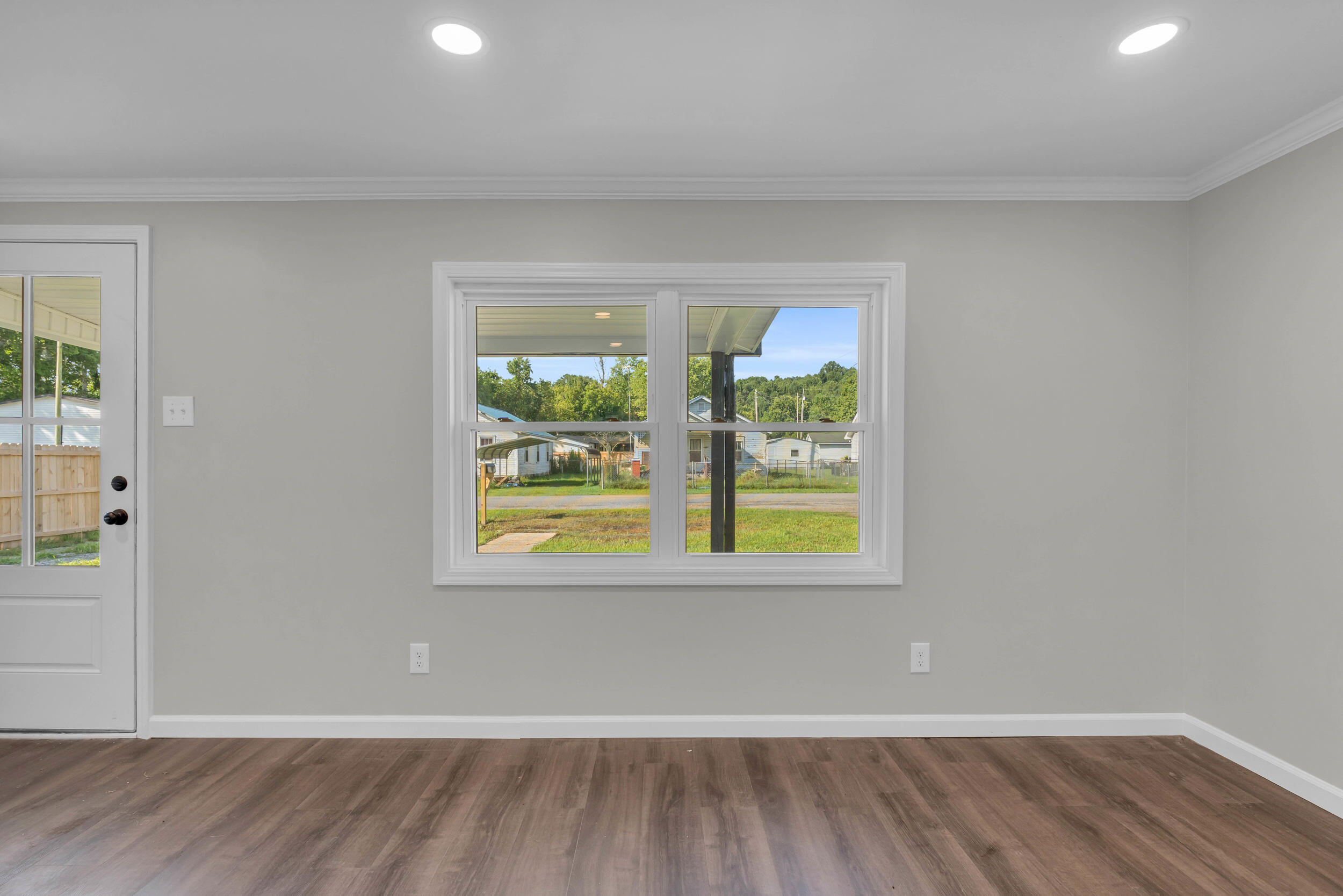 676 West Rhea Avenue Spring City, TN 37381 - Photo 7 of 28 676 w rhea ave-4