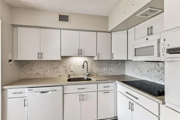 $1,495 | 2455 Finlandia Lane, Unit 67, Clearwater, FL 33763
