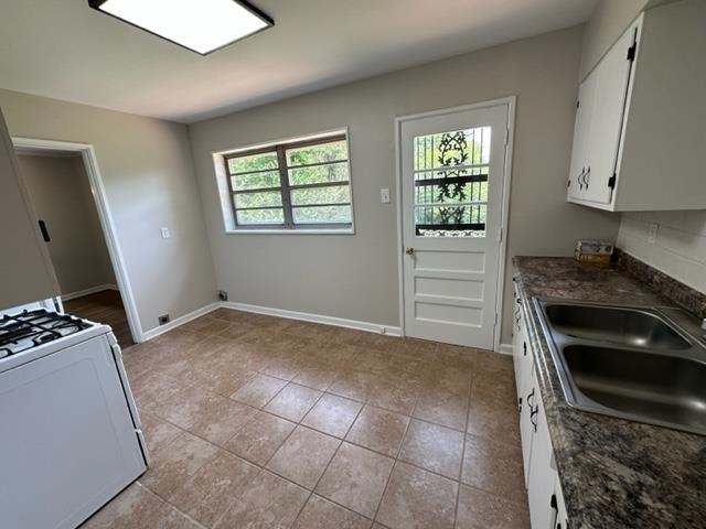 1210 Wilmore Road Memphis, TN 38117 - Photo 10 of 23 a kitchen with a stove a sink and a window