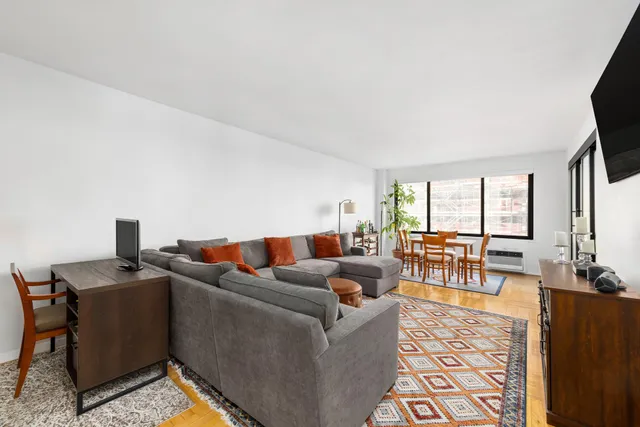 $780,000 | 200 East 36th Street, Unit 9D | Murray Hill