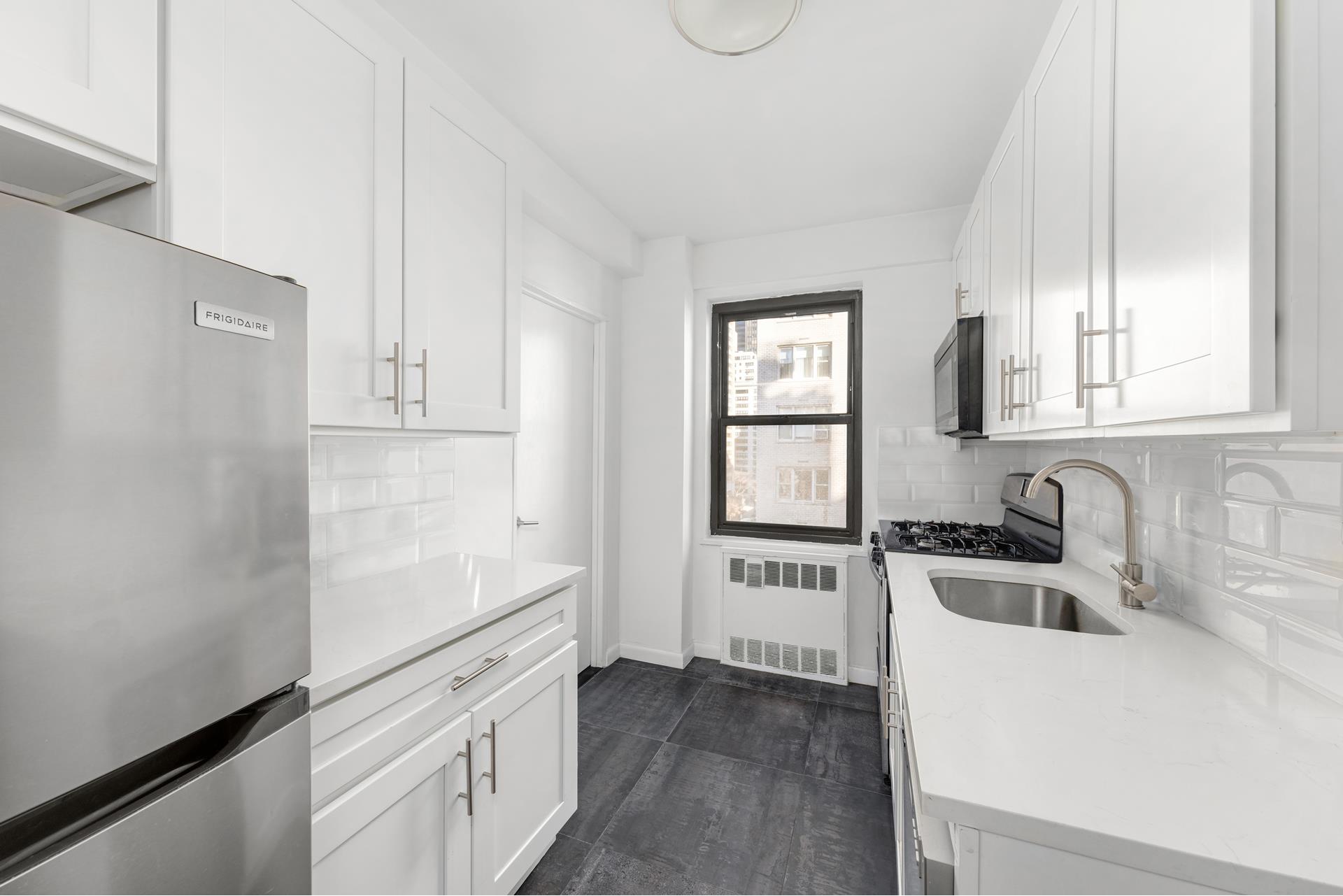200 East 36th Street, Unit 9D Manhattan, NY 10016 - Photo 4 of 10