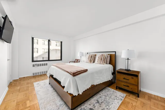 $780,000 | 200 East 36th Street, Unit 9D | Murray Hill