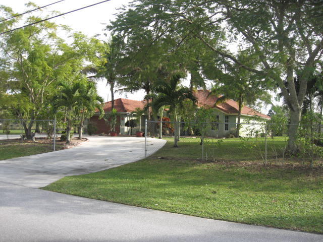 8896 Rodeo Drive Lake Worth, FL 33467 - Photo 5 of 29 8896 RODEO 026