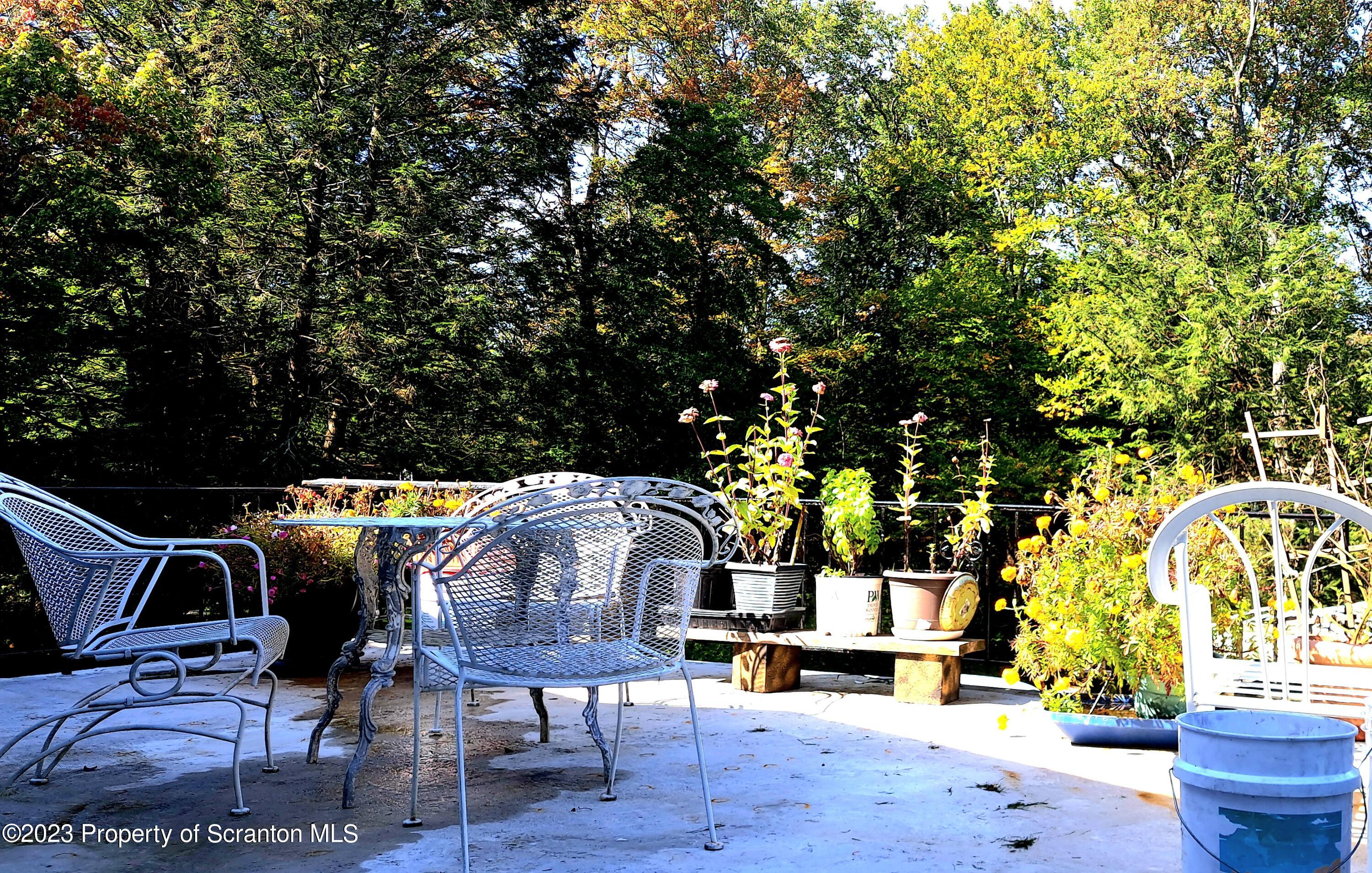 230 Ridge Street Moscow, PA 18444 - Photo 4 of 64 Gallery Image 4