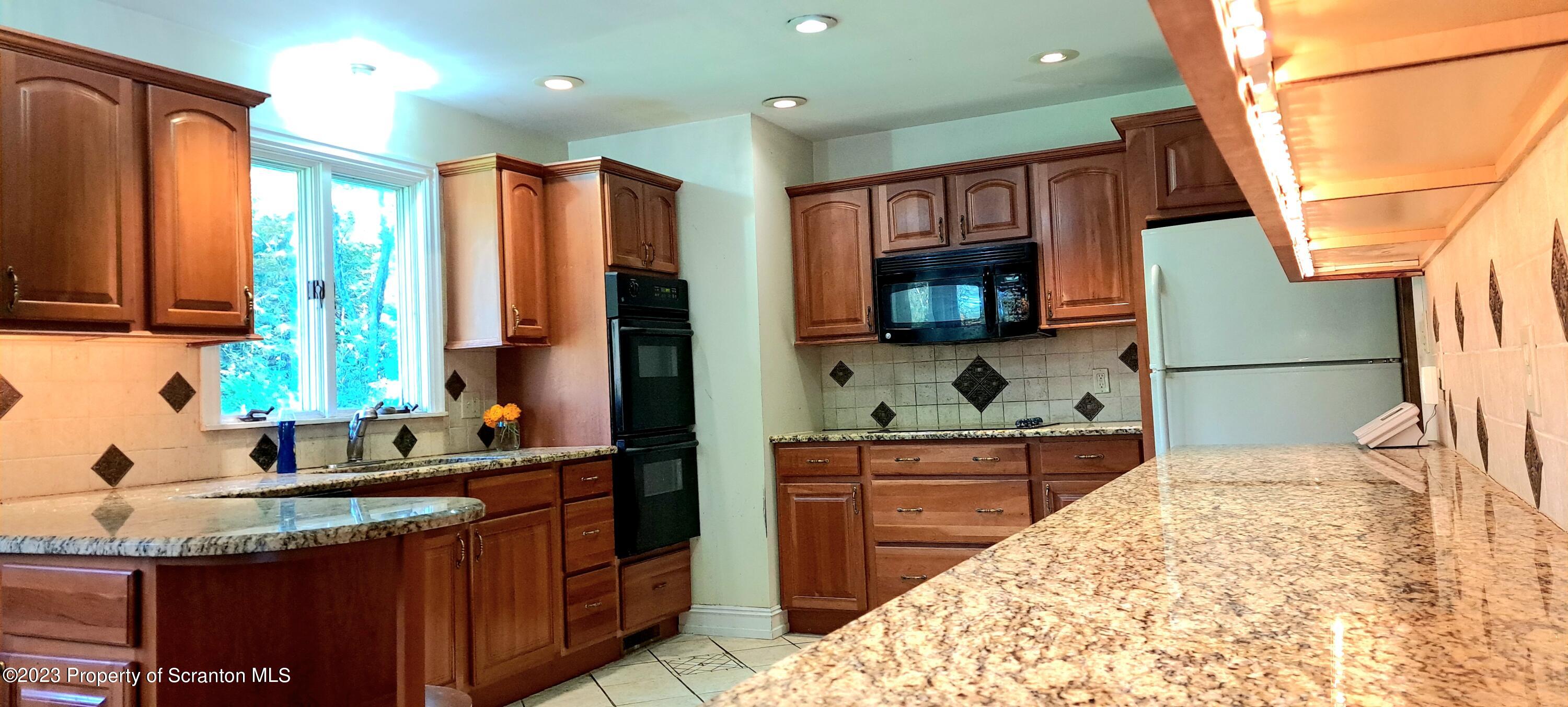 230 Ridge Street Moscow, PA 18444 - Photo 6 of 64 Gallery Image 6