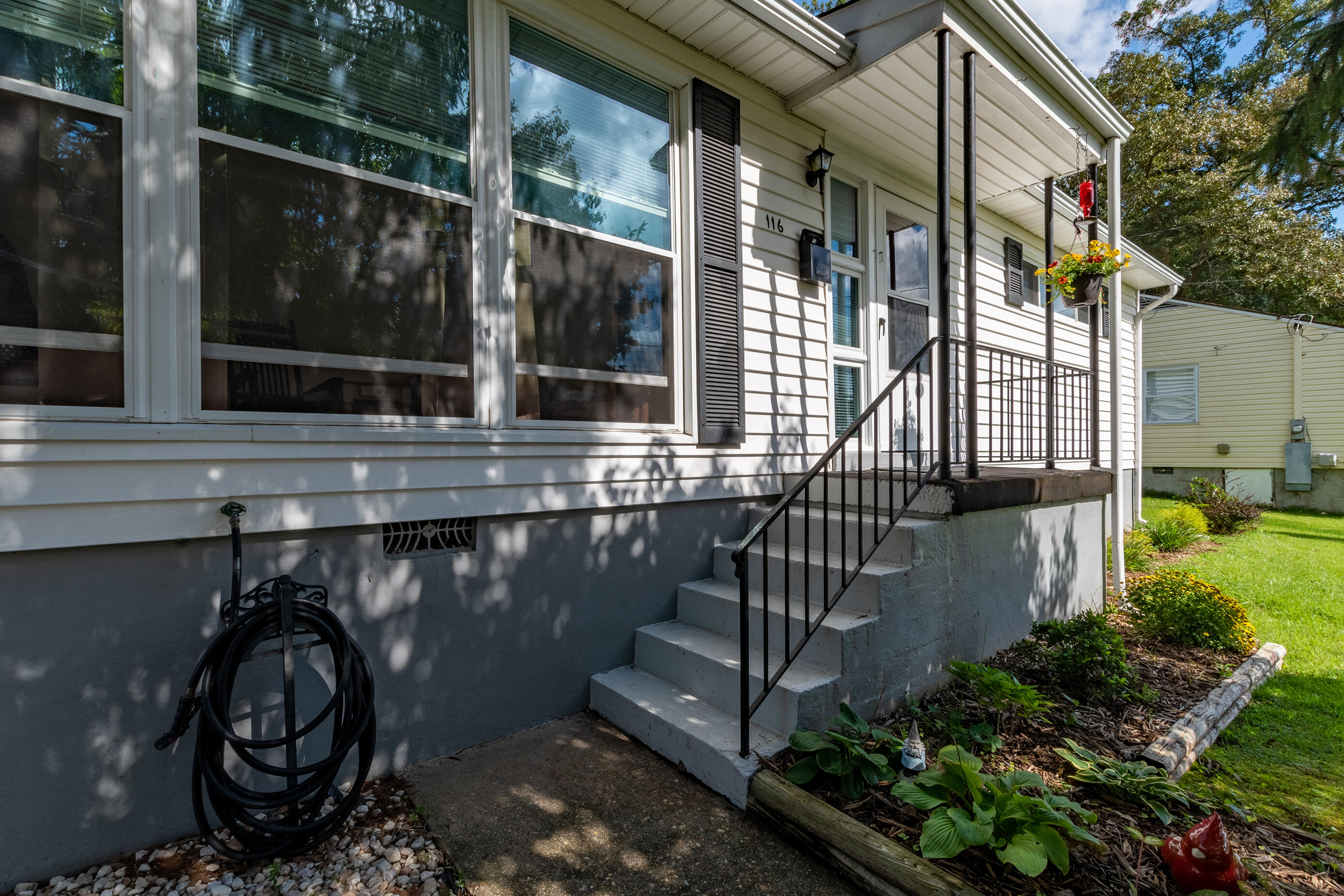 116 Aspen Lane Oak Ridge, TN 37830 - Photo 2 of 28 Front Porch