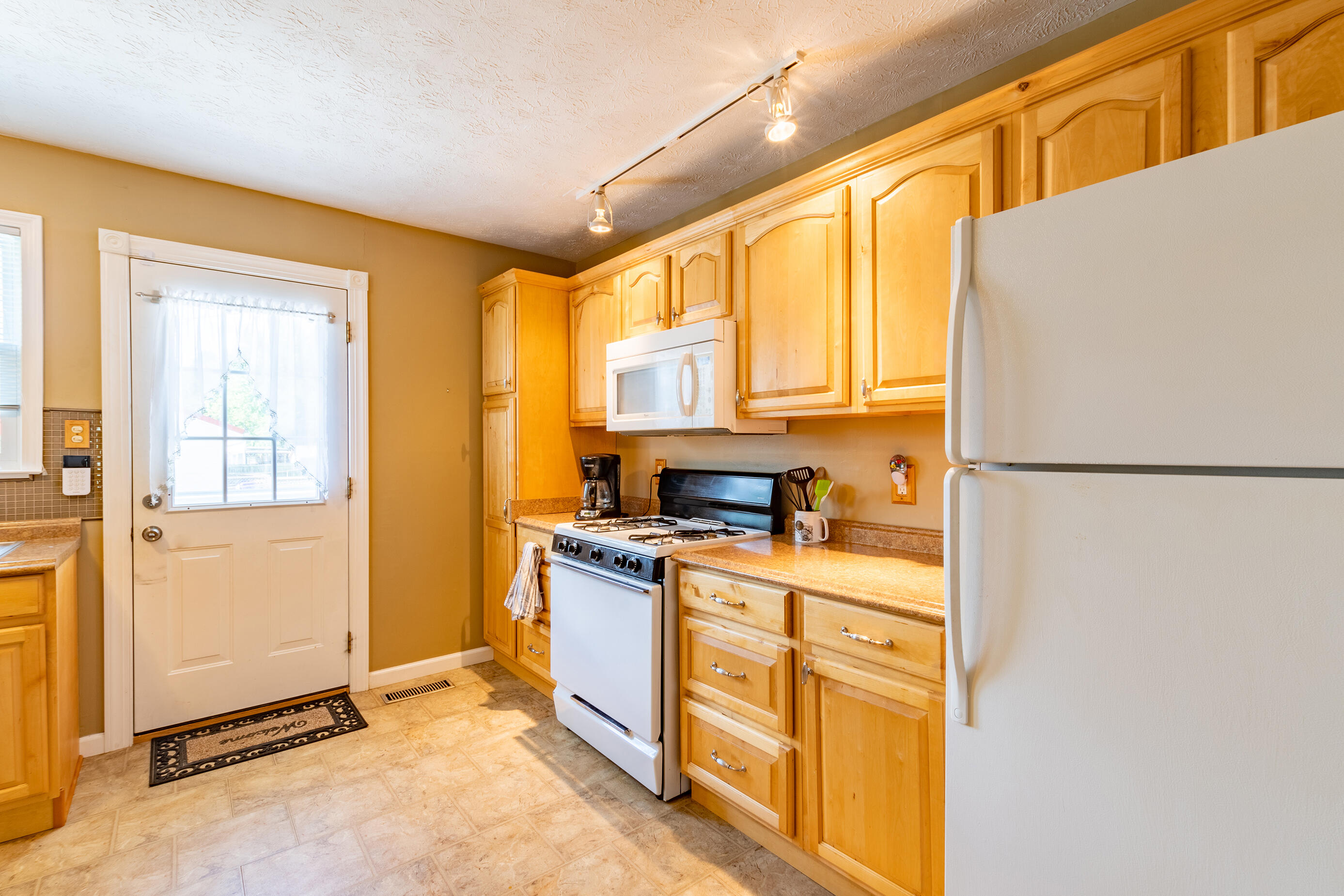 116 Aspen Lane Oak Ridge, TN 37830 - Photo 14 of 28 Maple Cabinets