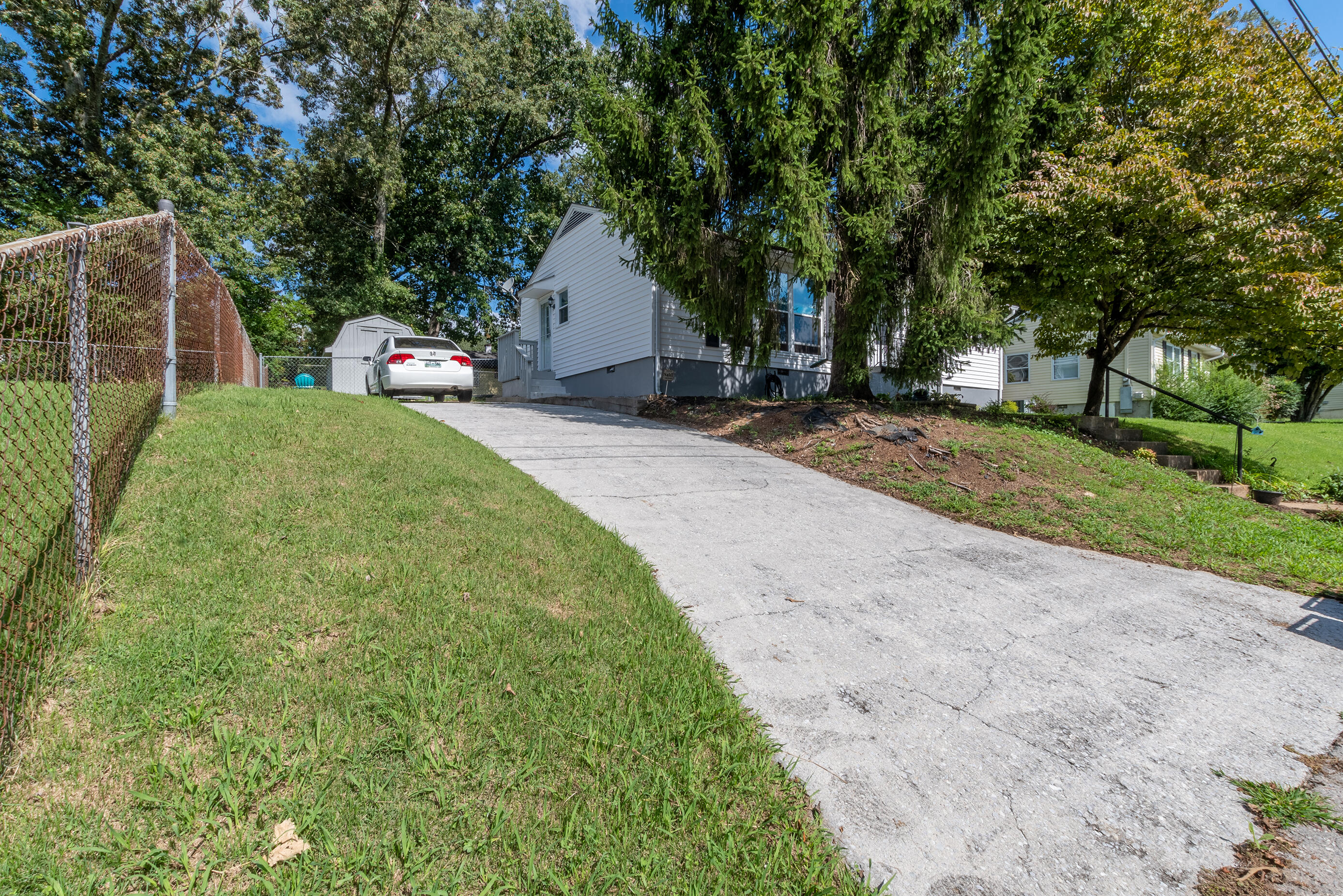 116 Aspen Lane Oak Ridge, TN 37830 - Photo 5 of 28 Long Driveway