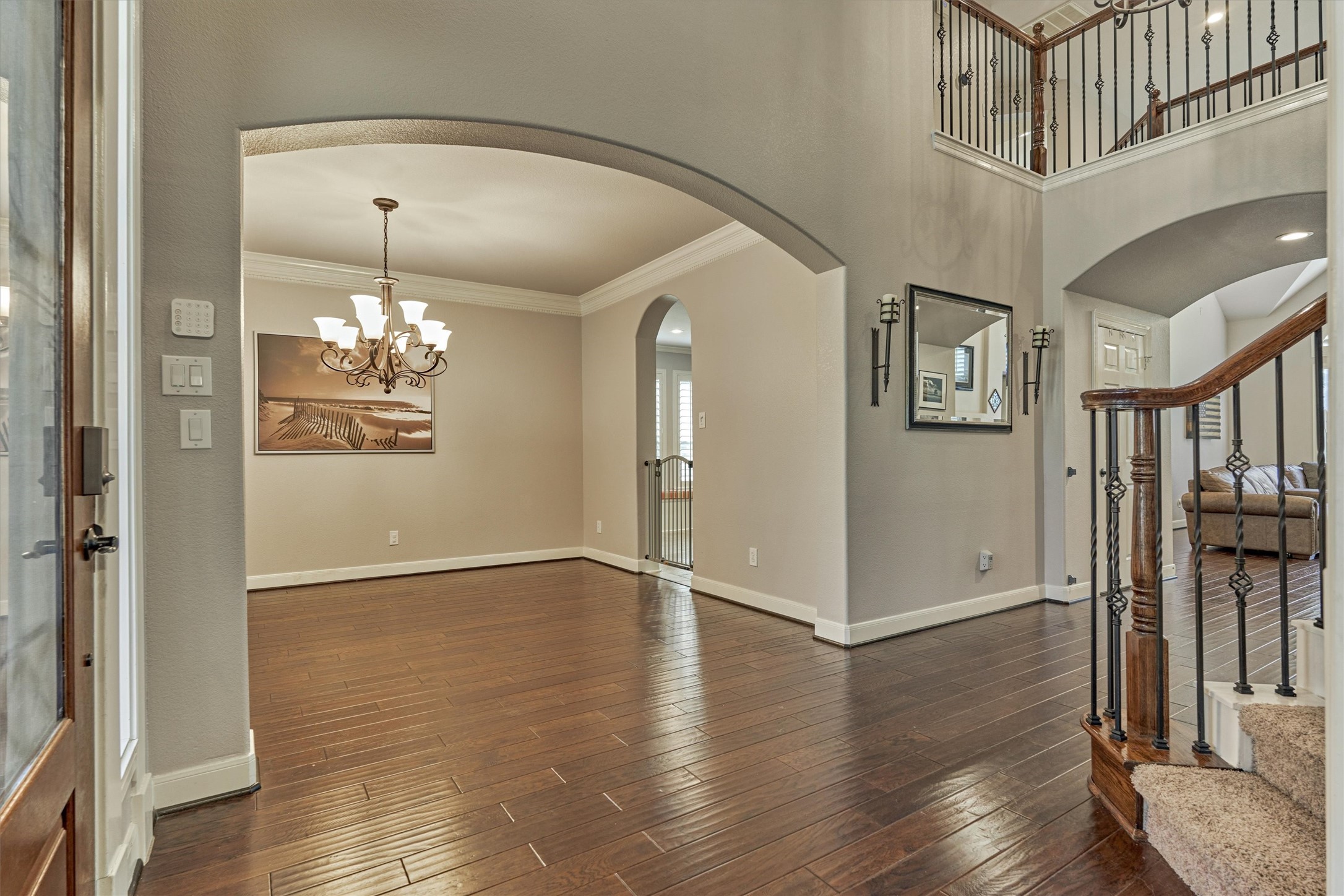6615 Pelham Chase Drive Spring, TX 77389 - Photo 9 of 49 The formal dining room is just off of the entry and is framed by an arched opening for architectural interest.