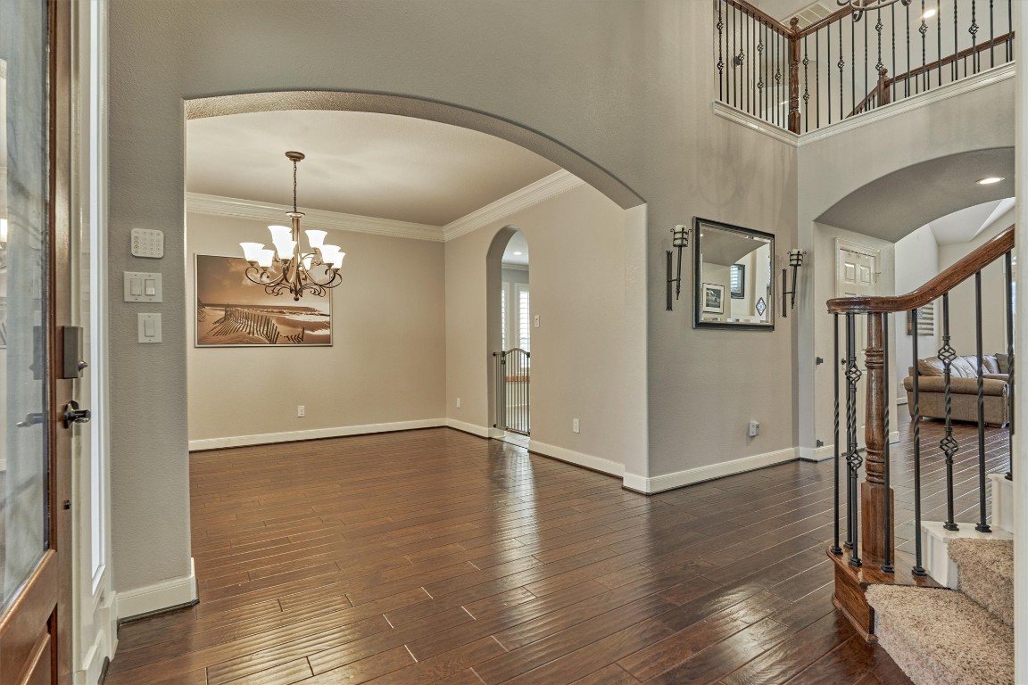 6615 Pelham Chase Drive Spring, TX 77389 - Photo 9 of 49 The formal dining room is just off of the entry and is framed by an arched opening for architectural interest.