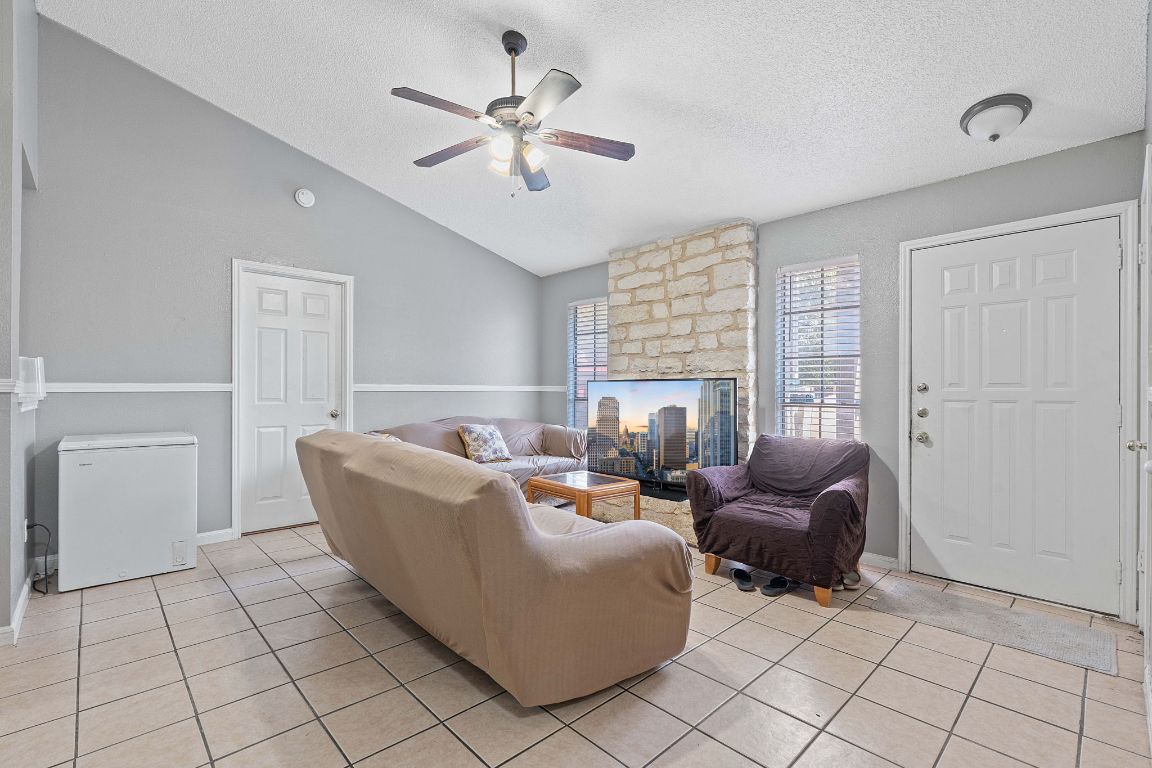 1105 Quail Valley Drive Georgetown, TX 78626 - Photo 22 of 38 a living room with furniture