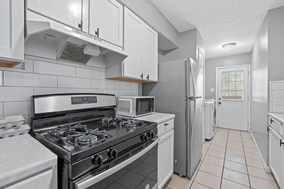 1105 Quail Valley Drive Georgetown, TX 78626 - Photo 28 of 38 a stove top oven sitting inside of a kitchen