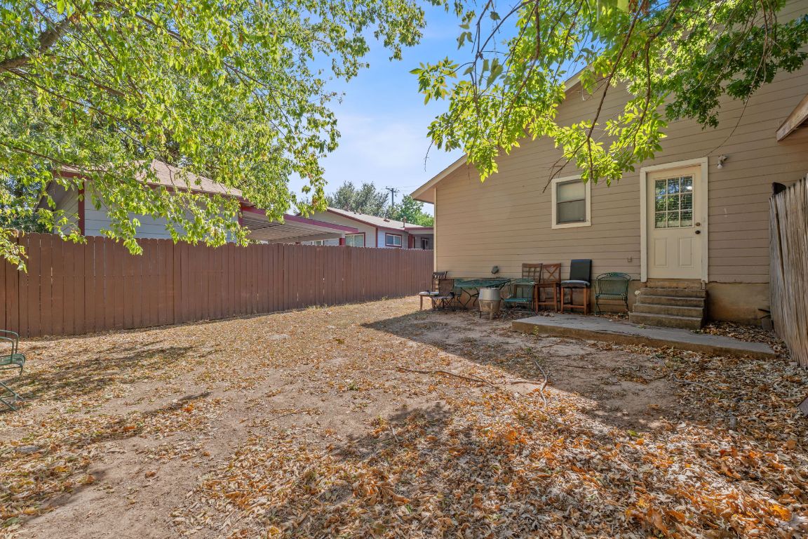 1105 Quail Valley Drive Georgetown, TX 78626 - Photo 37 of 38 a backyard of a house