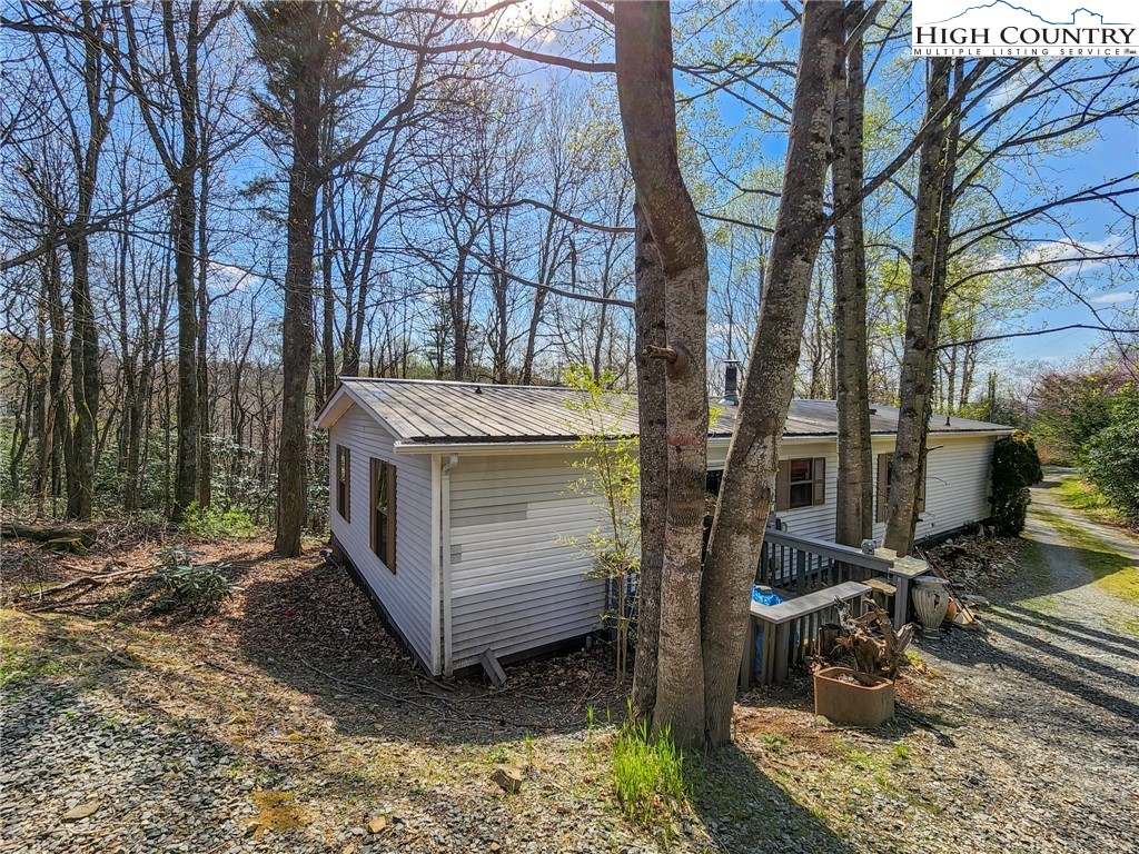 1086 Old Hampton Road Boone, NC 28607 - Photo 3 of 19 Gallery Image 3