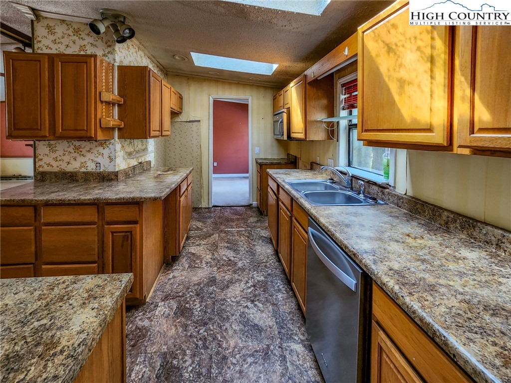 1086 Old Hampton Road Boone, NC 28607 - Photo 7 of 19 Gallery Image 7
