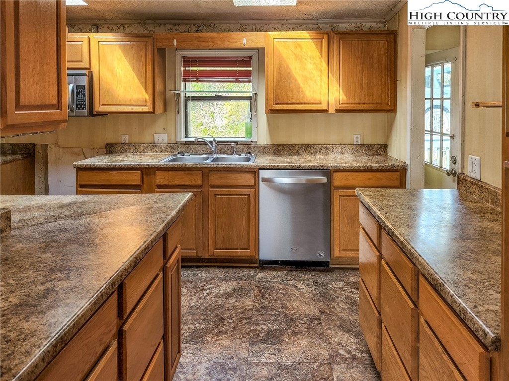 1086 Old Hampton Road Boone, NC 28607 - Photo 8 of 19 Gallery Image 8