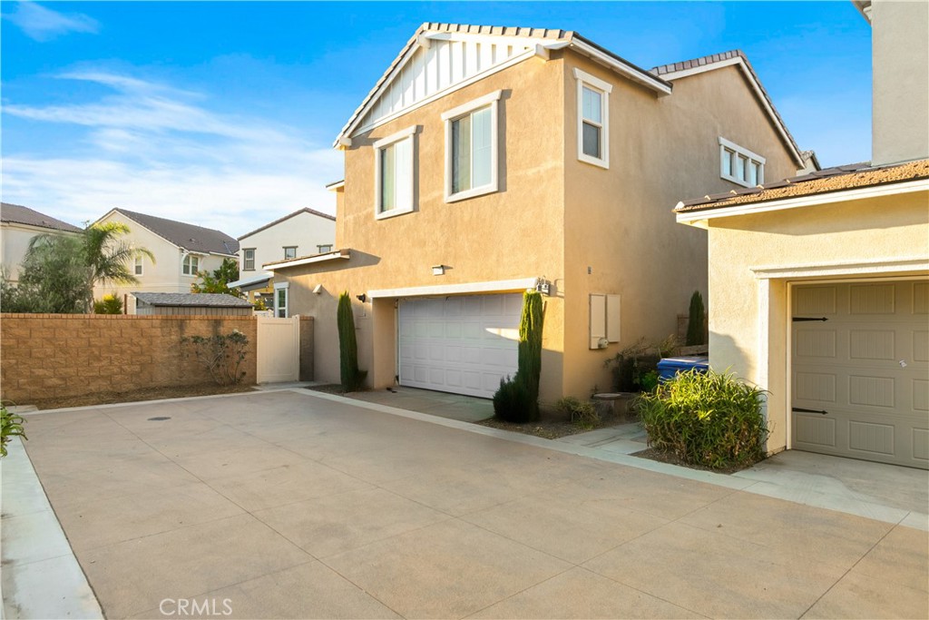 a view of a house with a garage
