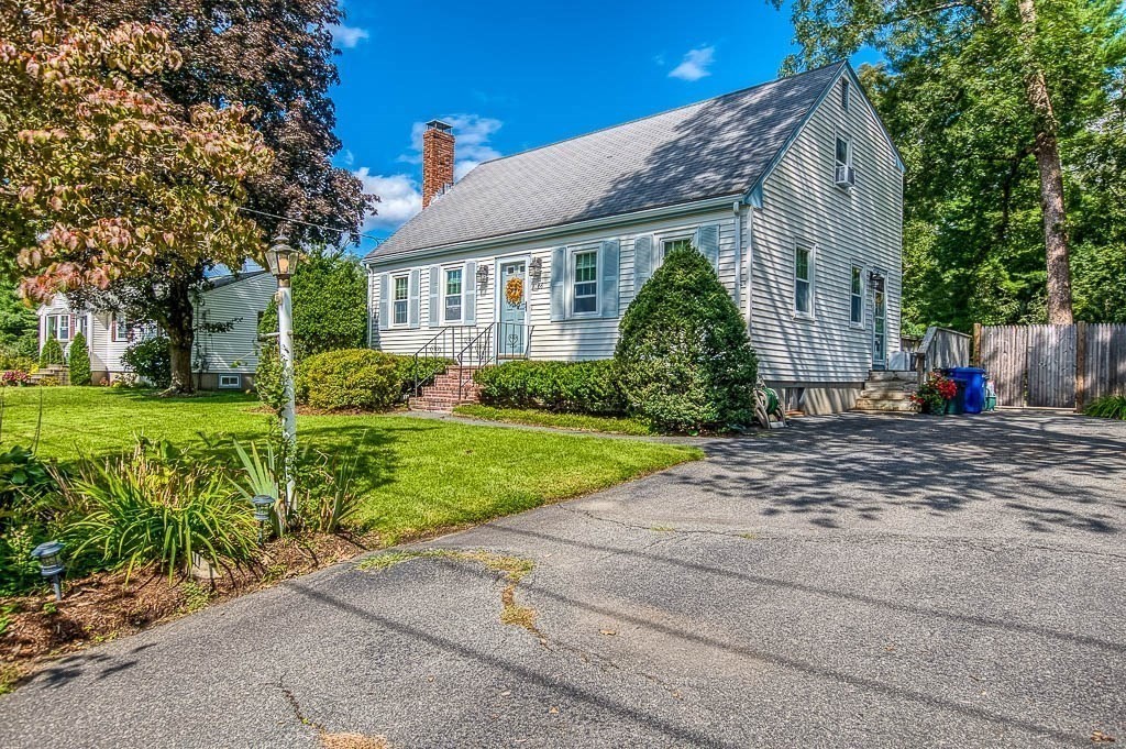 68 Spallus Road Stoughton, MA 02072 - Photo 3 of 39