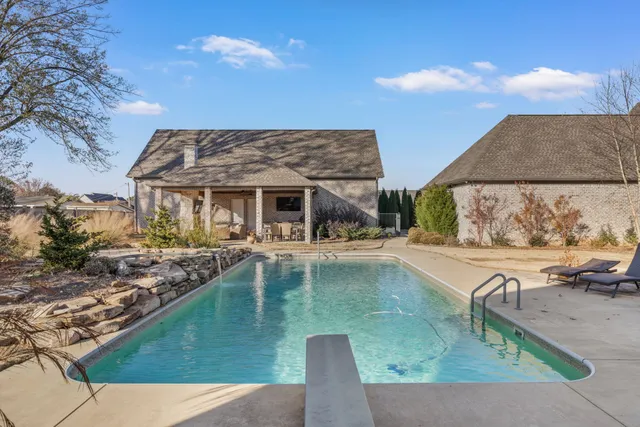 $914,900 | 204 Carron Lane, Tuscumbia, AL 35674