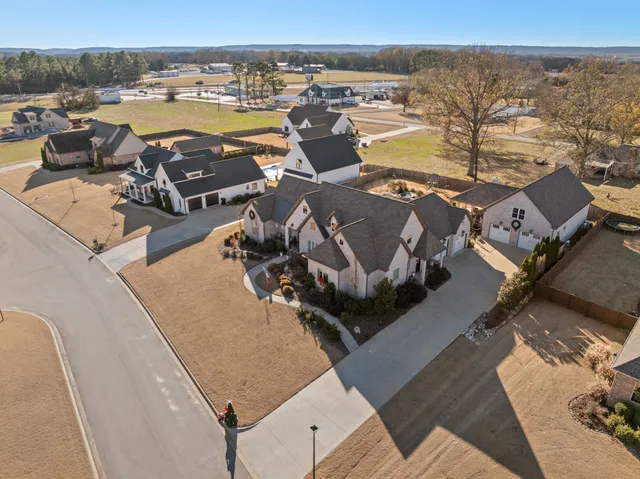 $914,900 | 204 Carron Lane, Tuscumbia, AL 35674