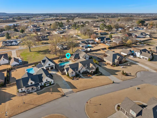$914,900 | 204 Carron Lane, Tuscumbia, AL 35674