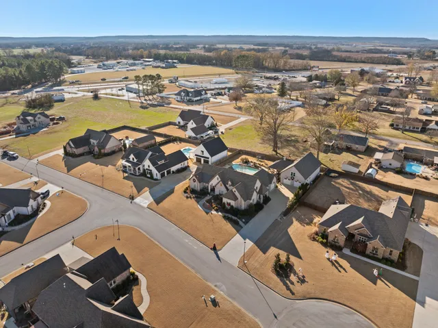 $914,900 | 204 Carron Lane, Tuscumbia, AL 35674