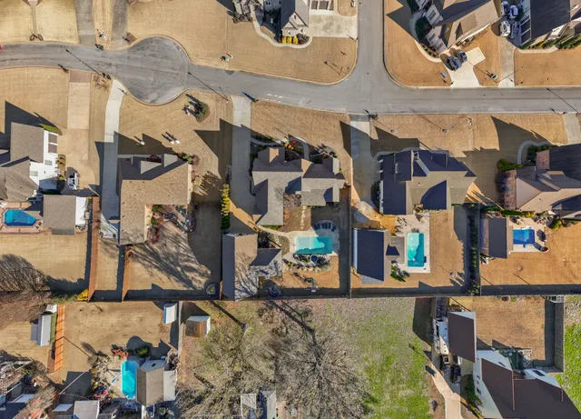 $914,900 | 204 Carron Lane, Tuscumbia, AL 35674