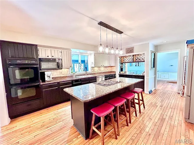 $579,900 | 4101 Stoneledge Drive, Godfrey, IL 62035