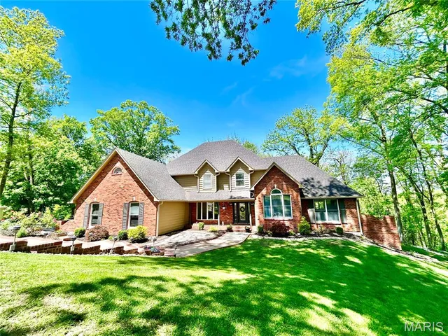 $579,900 | 4101 Stoneledge Drive, Godfrey, IL 62035