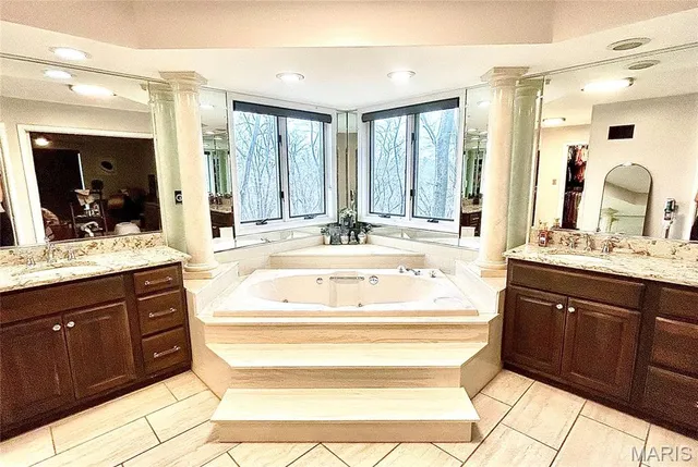 $579,900 | 4101 Stoneledge Drive, Godfrey, IL 62035