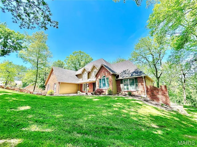 $579,900 | 4101 Stoneledge Drive, Godfrey, IL 62035