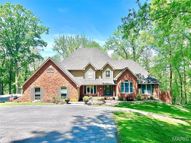 $579,900 | 4101 Stoneledge Drive, Godfrey, IL 62035