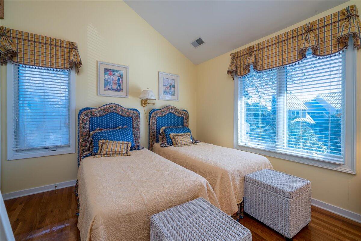 17 Linkside Court Isle of Palms, SC 29451 - Photo 24 of 38 33-17LinksideCt_033